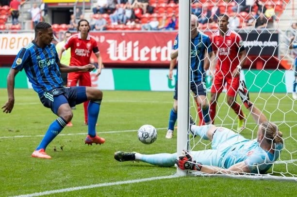 Sebastien Haller of AFC Ajax scores the 0:1 during the Dutch Eredivisie match between FC Twente and Ajax at De Grolsch Veste Stadium on August 22,...