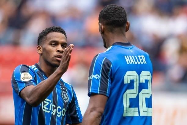 Jurrien Timber of AFC Ajax and Sebastien Haller of AFC Ajax celebrates after scoring his teams 0:1 goal with team mates during the Dutch Eredivisie...