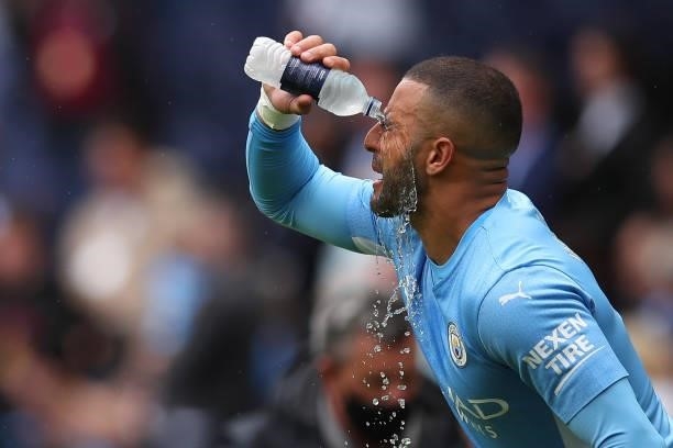 Kyle Walker of Manchester City pours water over his face during the Premier League match between Manchester City and Norwich City at Etihad Stadium...