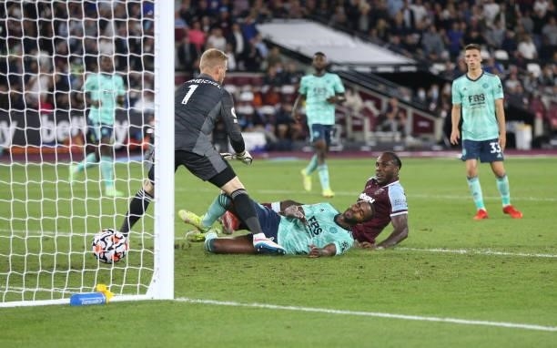 West Ham United's Michail Antonio scores his side's fourth goal during the Premier League match between West Ham United and Leicester City at The...
