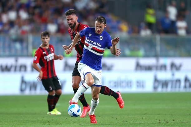 Albin Ekdal of UC Sampdoria and Olivier Giroud of AC Milan controls the ball during the Serie A match between UC Sampdoria and AC Milan at Stadio...