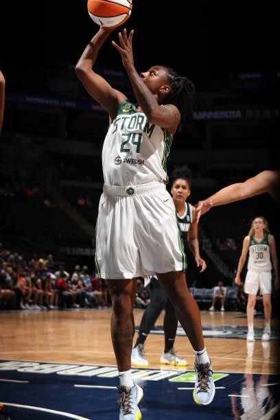 Jewell Loyd of the Seattle Storm drives to the basket during the game against the Minnesota Lynx on August 24, 2021 at Target Center in Minneapolis,...