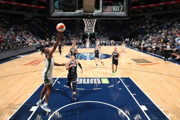 Jewell Loyd of the Seattle Storm drives to the basket during the game against the Minnesota Lynx on August 24, 2021 at Target Center in Minneapolis,...