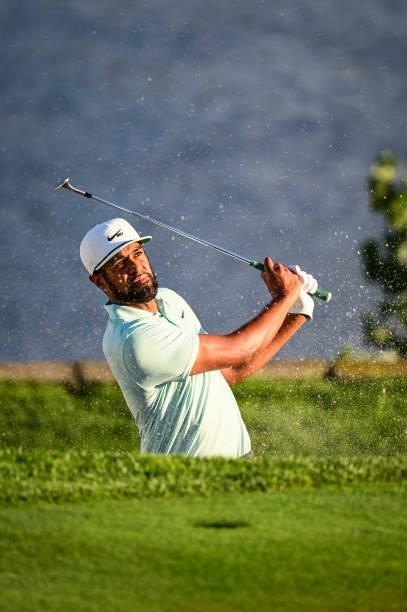 Tony Finau plays a shot from a greenside bunker on the 18th hole during the final round of THE NORTHERN TRUST, the first event of the FedExCup...
