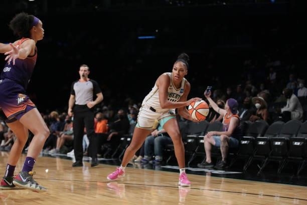 Betnijah Laney of the New York Liberty looks to pass the ball against the Phoenix Mercury on August 25, 2021 at Barclays Center in Brooklyn, New...