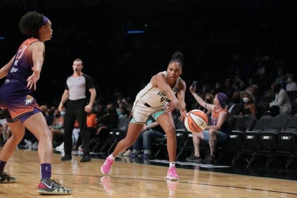 Betnijah Laney of the New York Liberty looks to pass the ball against the Phoenix Mercury on August 25, 2021 at Barclays Center in Brooklyn, New...