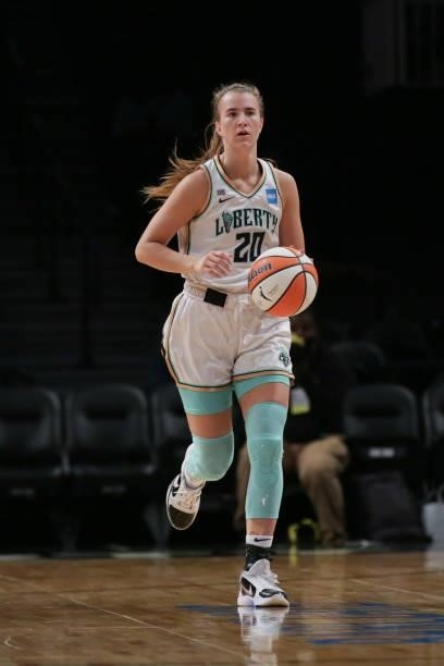 Sabrina Ionescu of the New York Liberty handles the ball against the Phoenix Mercury on August 25, 2021 at Barclays Center in Brooklyn, New York....