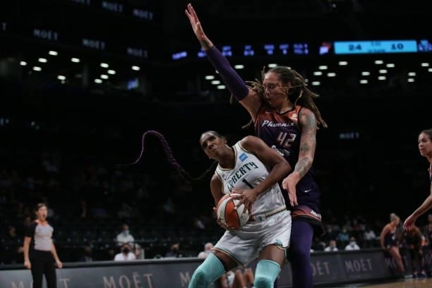 Reshanda Gray of the New York Liberty drives to the basket against Brittney Griner of the Phoenix Mercury during the game on August 25, 2021 at...