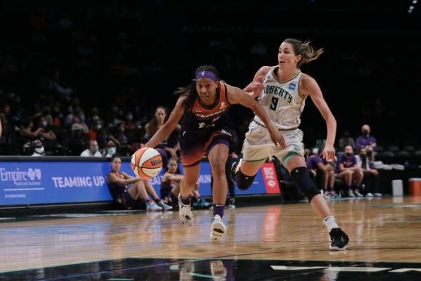 Shey Peddy of the Phoenix Mercury drives to the basket against the New York Liberty on August 25, 2021 at Barclays Center in Brooklyn, New York. NOTE...