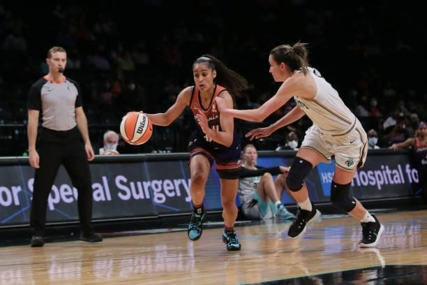 Skylar Diggins-Smith of the Phoenix Mercury drives to the basket against the New York Liberty on August 25, 2021 at Barclays Center in Brooklyn, New...