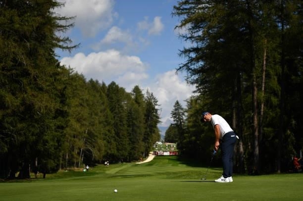 Francesco Molinari of Italy putting at the 6th hole during Day One of The Omega European Masters at Crans-sur-Sierre Golf Club on August 26, 2021 in...