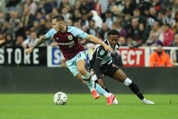 Josh Brownhill of Burnley and Joe Willock of Newcastle United in action during the Carabao Cup match between Newcastle United and Burnley at St....