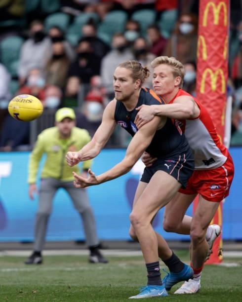 Harry Himmelberg of the Giants handpasses the ball during the 2021 AFL Second Elimination Final match between the Sydney Swans and the GWS Giants at...