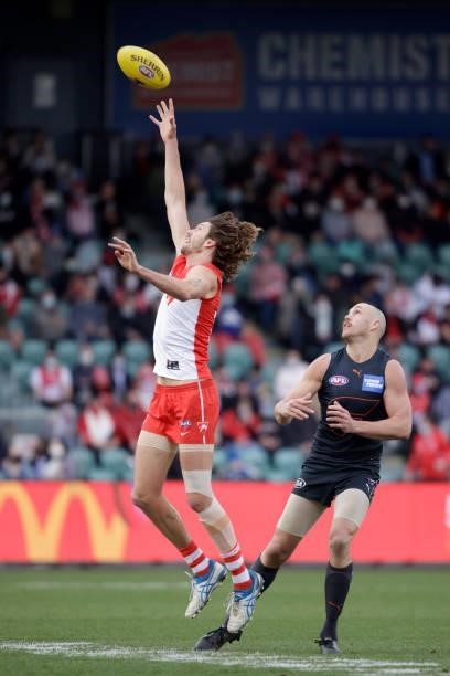 Tom Hickey of the Swans taps the ball down during the 2021 AFL Second Elimination Final match between the Sydney Swans and the GWS Giants at...