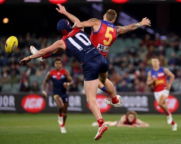 Angus Brayshaw of the Demons clashes with Mitch Robinson of the Lions during the 2021 AFL First Qualifying Final match between the Melbourne Demons...