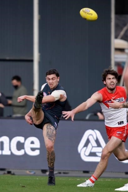Tim Taranto of the Giants kicks a goal during the 2021 AFL Second Elimination Final match between the Sydney Swans and the GWS Giants at University...