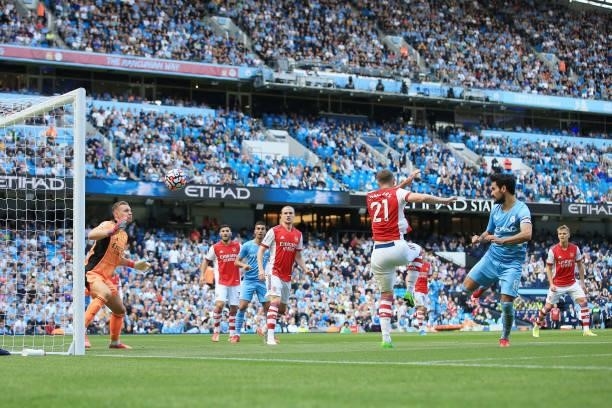 Ilkay Gundogan of Manchester City scores their 1st goal during the Premier League match between Manchester City and Arsenal at Etihad Stadium on...