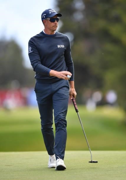 Henrik Stenson of Sweden putting at the 15th hole during Day Three of The Omega European Masters at Crans-sur-Sierre Golf Club on August 28, 2021 in...