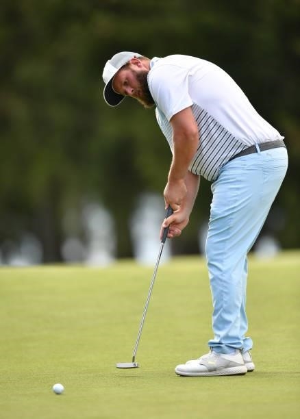 Andrew Johnson of England putting at the 16th hole during Day Three of The Omega European Masters at Crans-sur-Sierre Golf Club on August 28, 2021 in...