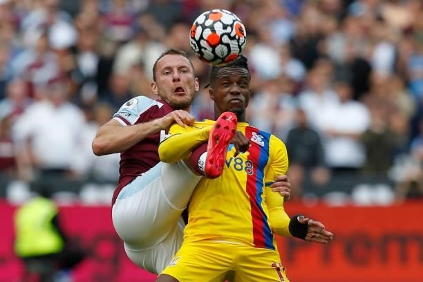 West Ham United's Czech defender Vladimir Coufal vies with Crystal Palace's Ivorian striker Wilfried Zaha during the English Premier League football...