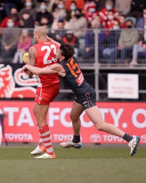 Lance Franklin of the Swans marks the ball during the 2021 AFL Second Elimination Final match between the Sydney Swans and the GWS Giants at...