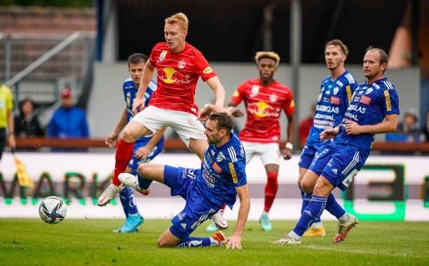 Nicolas Seiwald of FC Red Bull Salzburg in action against Thomas Rotter of TSV Hartberg during the Admiral Bundesliga match between TSV Hartberg and...