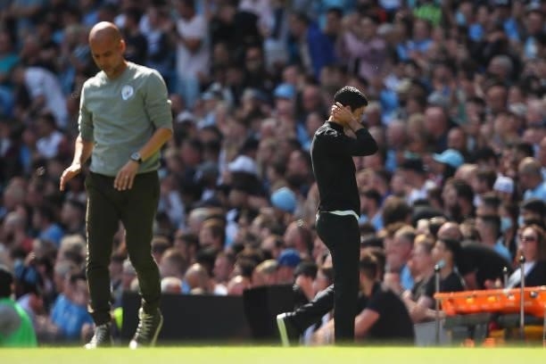Mikel Arteta the head coach / manager of Arsenal reacts during the Premier League match between Manchester City and Arsenal at Etihad Stadium on...