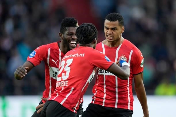 Cody Gakpo of PSV celebrates 1-0 with Ibrahim Sangare of PSV, Noni Madueke of PSV during the Dutch Eredivisie match between PSV v FC Groningen at the...