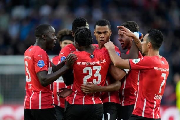 Cody Gakpo of PSV celebrates 1-0 with Ibrahim Sangare of PSV, Noni Madueke of PSV, Marco van Ginkel of PSV, Jordan Teze of PSV, Eran Zahavi of PSV...