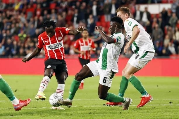 Bruma of PSV Eindhoven, Azor Matusiwa or FC Groningen during the Dutch Eredivisie match between PSV Eindhoven and FC Groningen at Phillips stadium on...
