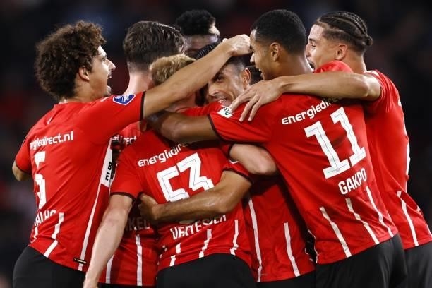 Celebrate the 4-2 of Eran Zahavi of PSV Eindhoven during the Dutch Eredivisie match between PSV Eindhoven and FC Groningen at Phillips stadium on...