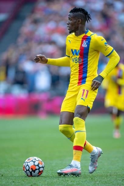 Wilfried Zaha of Crystal Palace control ball during the Premier League match between West Ham United and Crystal Palace at London Stadium on August...