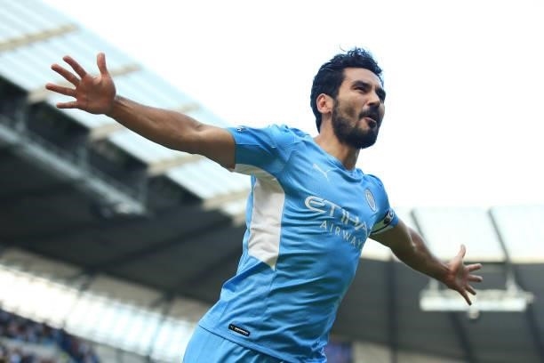 Ilkay Gundogan of Manchester City celebrates after scoring their 1st goal during the Premier League match between Manchester City and Arsenal at...