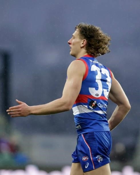 Aaron Naughton of the Bulldogs leaves the field under the blood rule during the 2021 AFL First Elimination Final match between the Western Bulldogs...