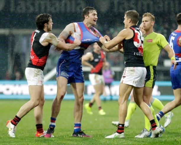 Ryan Gardner of the Bulldogs argues with Matt Guelfi of the Bombers during the 2021 AFL First Elimination Final match between the Western Bulldogs...