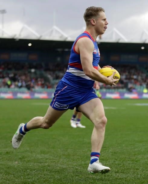 Lachie Hunter of the Bulldogs in action during the 2021 AFL First Elimination Final match between the Western Bulldogs and the Essendon Bombers at...
