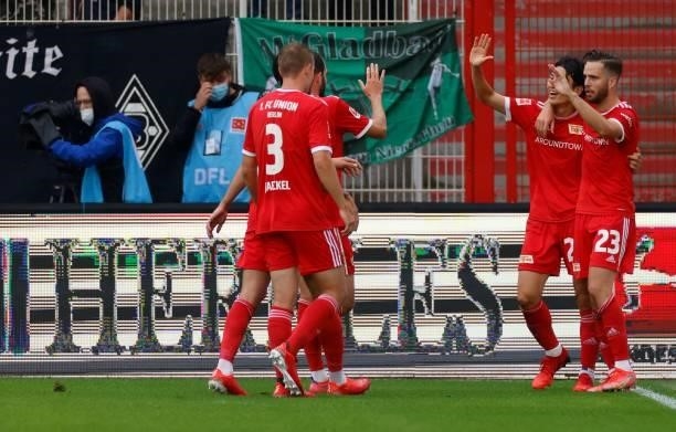 Union Berlin's German defender Niko Giesselmann celebrates the 1-0 during the German first division Bundesliga football match between 1 FC Union...