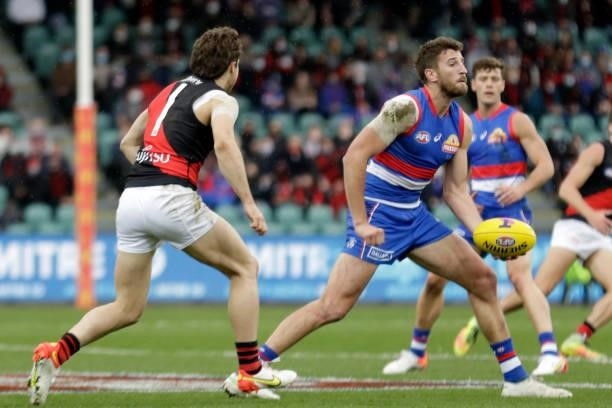 Marcus Bontempelli of the Bulldogs handpasses the ball during the 2021 AFL First Elimination Final match between the Western Bulldogs and the...