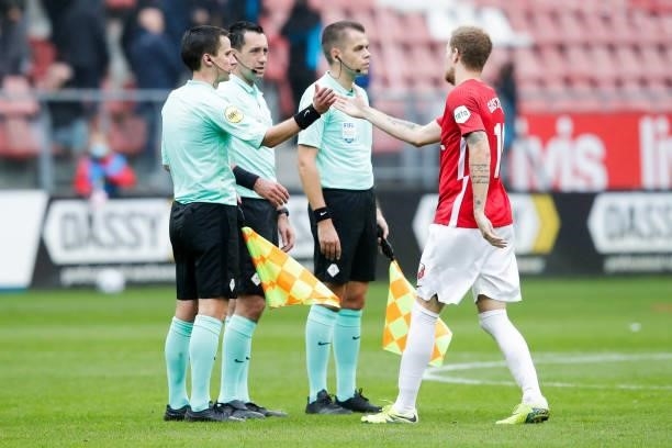 Assistant referee Rens Bluemink, referee Dennis Higler, assistnat referee Rogier Honig during the Dutch Eredivisie match between FC Utrecht v...