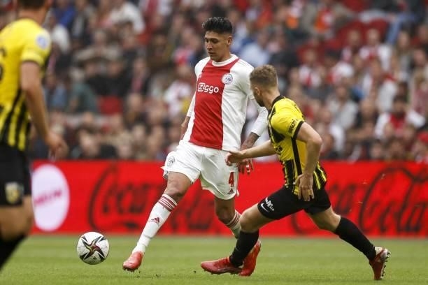 Edson Alvarez of Ajax, Sondre Trontstad of Vitesse during the Dutch Eredivisie match between Ajax and Vitesse at the Johan Cruijff ArenA on August...