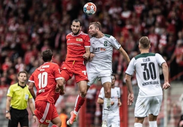 Levin Öztunali of 1.FC Union Berlin jumps for a header with Christoph Kramer of Borussia Mönchengladbach during the Bundesliga match between 1. FC...