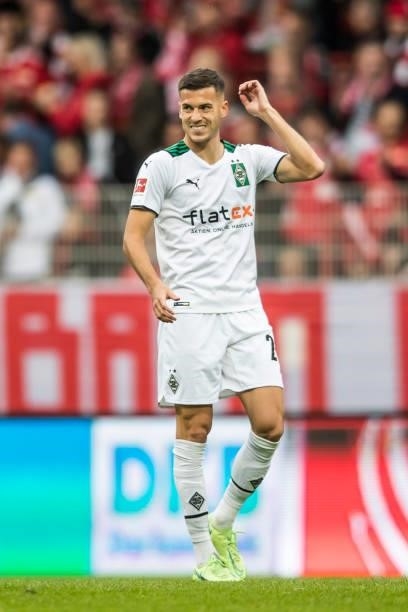 Laszlo Benes of Borussia Moenchengladbach reacts during the Bundesliga match between 1.FC Union Berlin and Borussia Moenchengladbach at Stadion an...