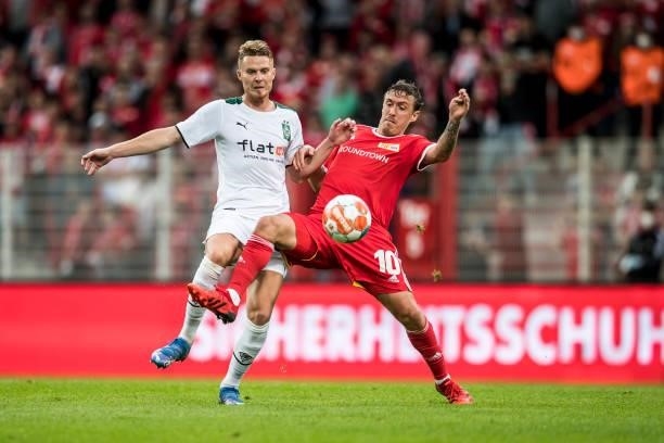 Nico Elvedi of Borussia Moenchengladbach and Max Kruse of Union battle for the ball during the Bundesliga match between 1.FC Union Berlin and...