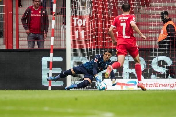 Yann Sommer of Borussia Moenchengladbach in action during the Bundesliga match between 1.FC Union Berlin and Borussia Moenchengladbach at Stadion an...