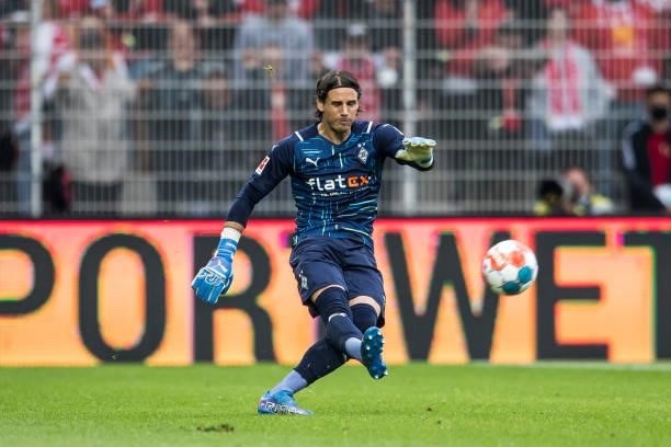 Yann Sommer of Borussia Moenchengladbach in action during the Bundesliga match between 1.FC Union Berlin and Borussia Moenchengladbach at Stadion an...