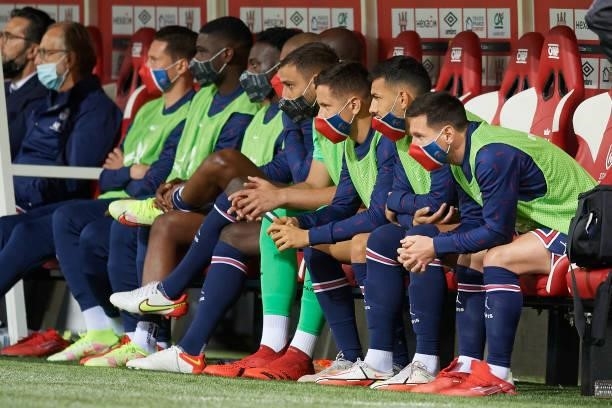 Lionel Messi of PSG sitting on the bench during the Ligue 1 Uber Eats match between Reims and Paris Saint Germain at Stade Auguste Delaune on August...