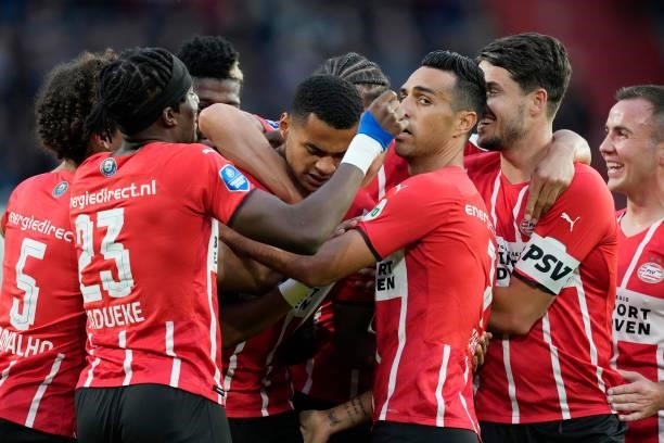 Cody Gakpo of PSV celebrates 1-0 with Andre Ramalho of PSV, Noni Madueke of PSV, Ibrahim Sangare of PSV, Eran Zahavi of PSV, Marco van Ginkel of PSV,...