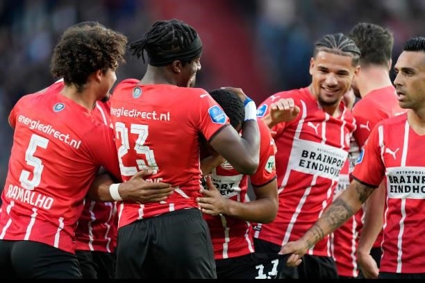 Cody Gakpo of PSV celebrates 1-0 with Andre Ramalho of PSV, Noni Madueke of PSV, Armando Obispo of PSV, Eran Zahavi of PSV during the Dutch...