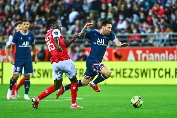Lionel MESSI of PSG and Marshall MUNETSI of Reims during the Ligue 1 Uber Eats match between Reims and Paris Saint Germain at Stade Auguste Delaune...