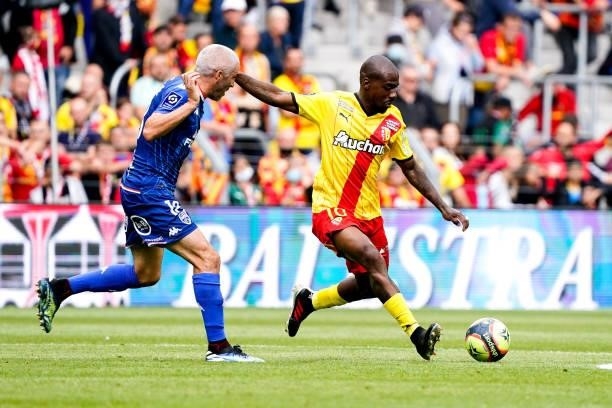 Fabien LEMOINE of FC Lorient and Gael KAKUTA of RC Lens during the Ligue 1 Uber Eats match between Lens and Lorient at Stade Bollaert-Delelis on...
